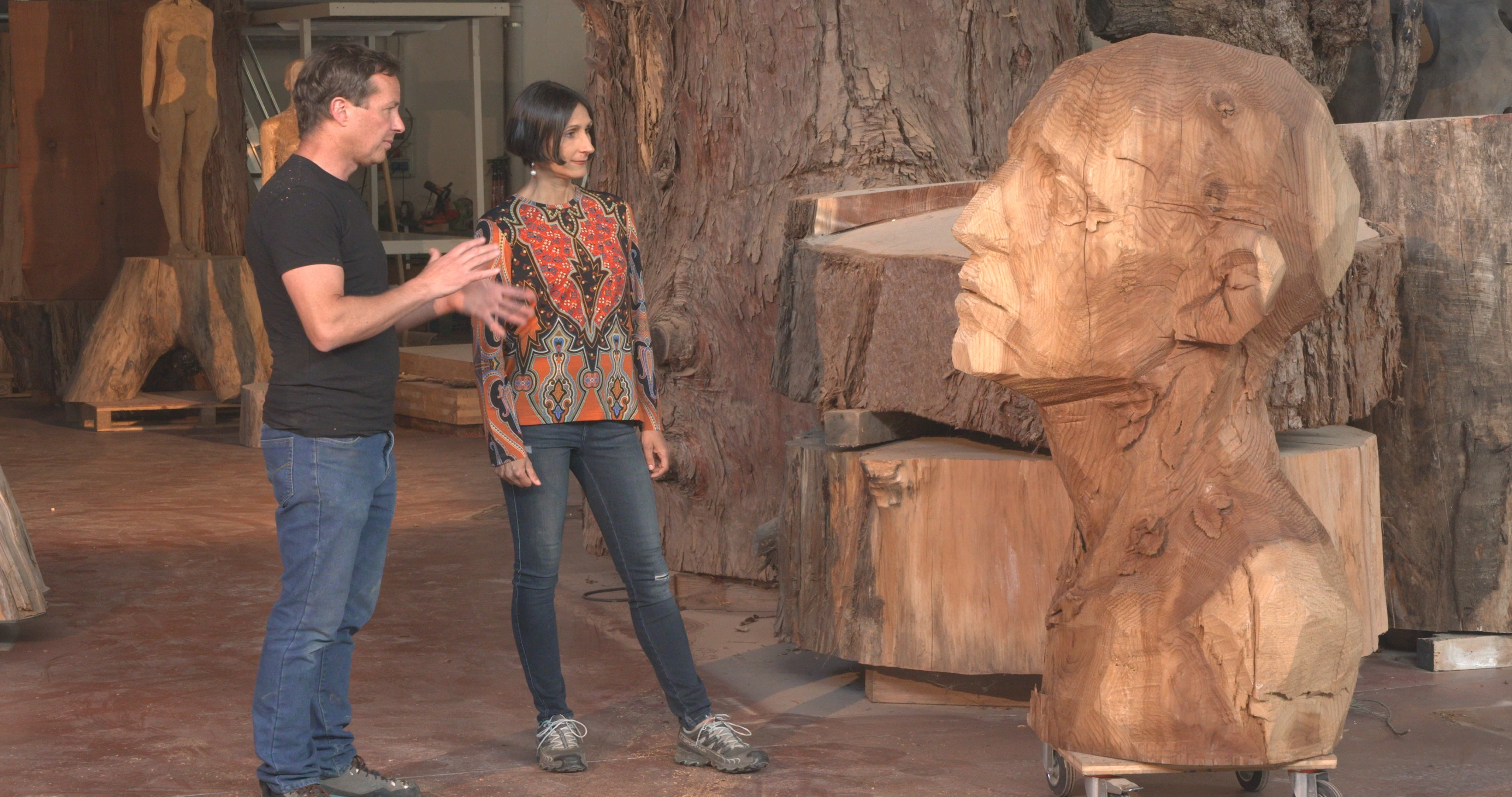 Sculptor Aron Demetz explains his work to Alessandra and the methods he uses to transform wood into pieces with extremely defined expressions.